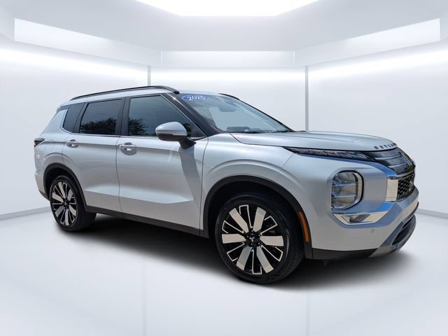 Used 2025 Mitsubishi Outlander SE FWD image 1
