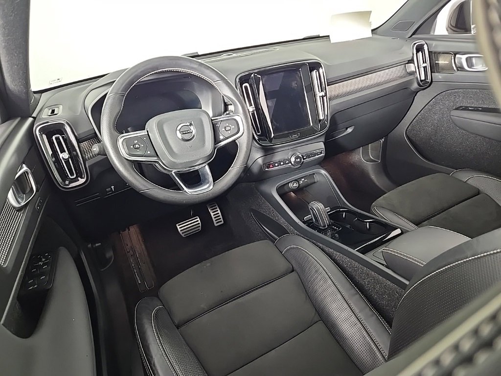 Used 2021 Volvo XC40 P8 Recharge w/ Advanced Package image 17