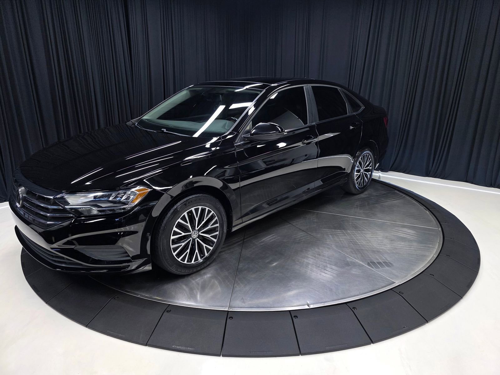 Used 2019 Volkswagen Jetta SE w/ Cold Weather Package FWD image 7