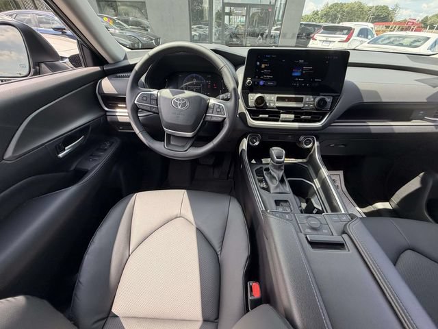 Used 2026 Toyota Grand Highlander AWD image 13