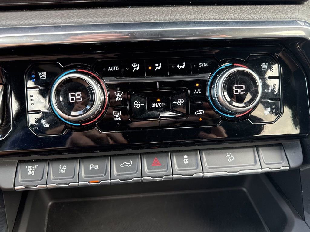 Used 2024 GMC Sierra 3500 Denali image 21