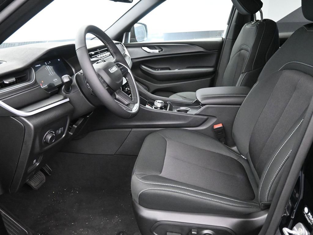 New 2025 Jeep Grand Cherokee Laredo X w/ Luxury Tech Group I image 11