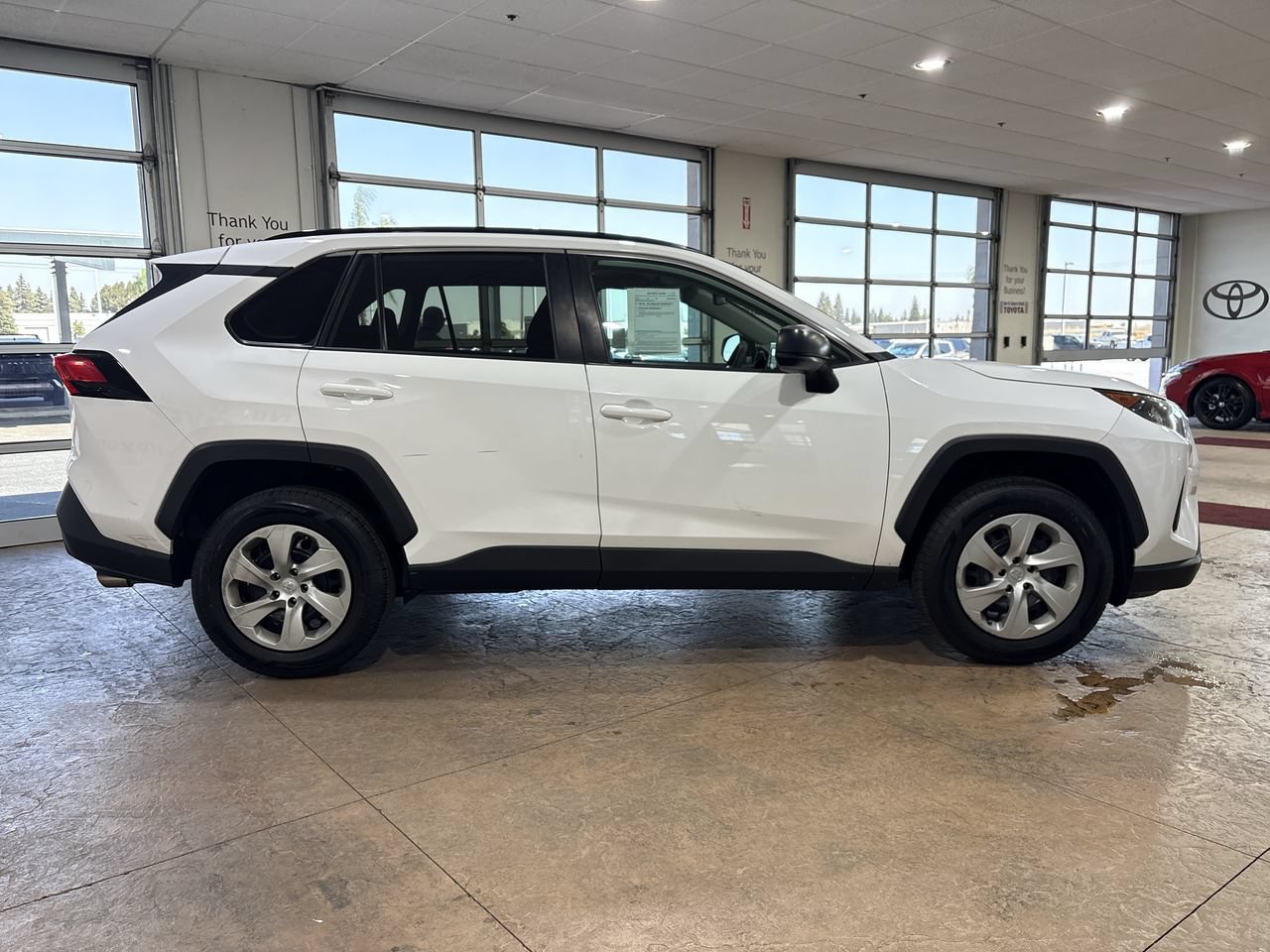 Used 2019 Toyota RAV4 LE FWD image 3