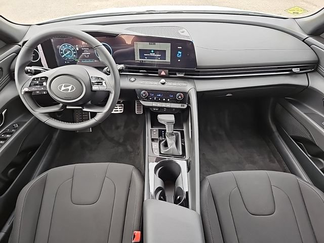 Used 2025 Hyundai Elantra SEL FWD image 9