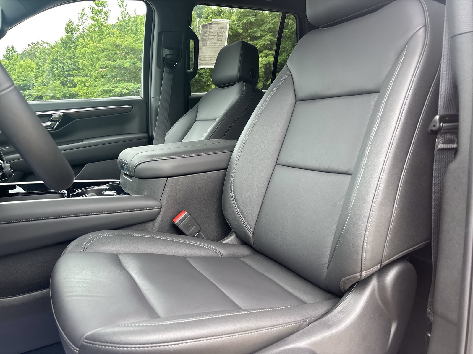 Used 2026 Chevrolet Tahoe Z71 w/ Comfort Package AWD/4WD image 14