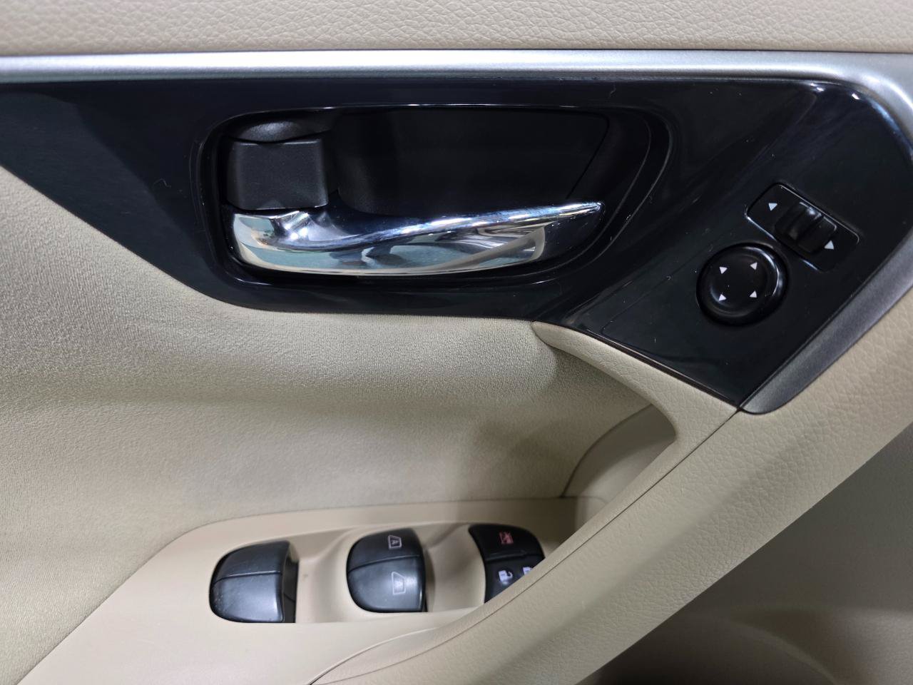 Used 2014 Nissan Altima 2.5 SV w/ Convenience Package FWD image 18