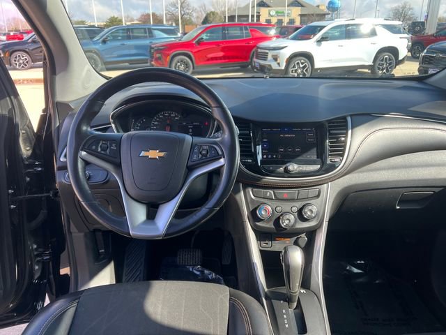 Used 2020 Chevrolet Trax LT w/ LT Convenience Package image 18