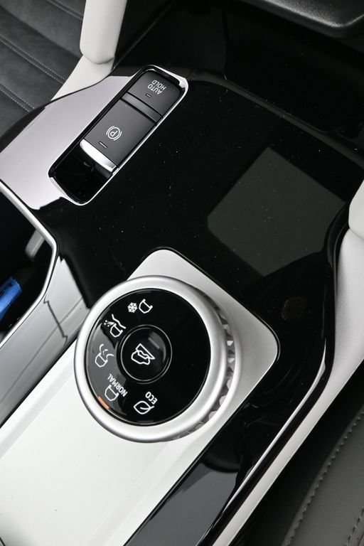 New 2026 Mitsubishi Outlander SE FWD image 25