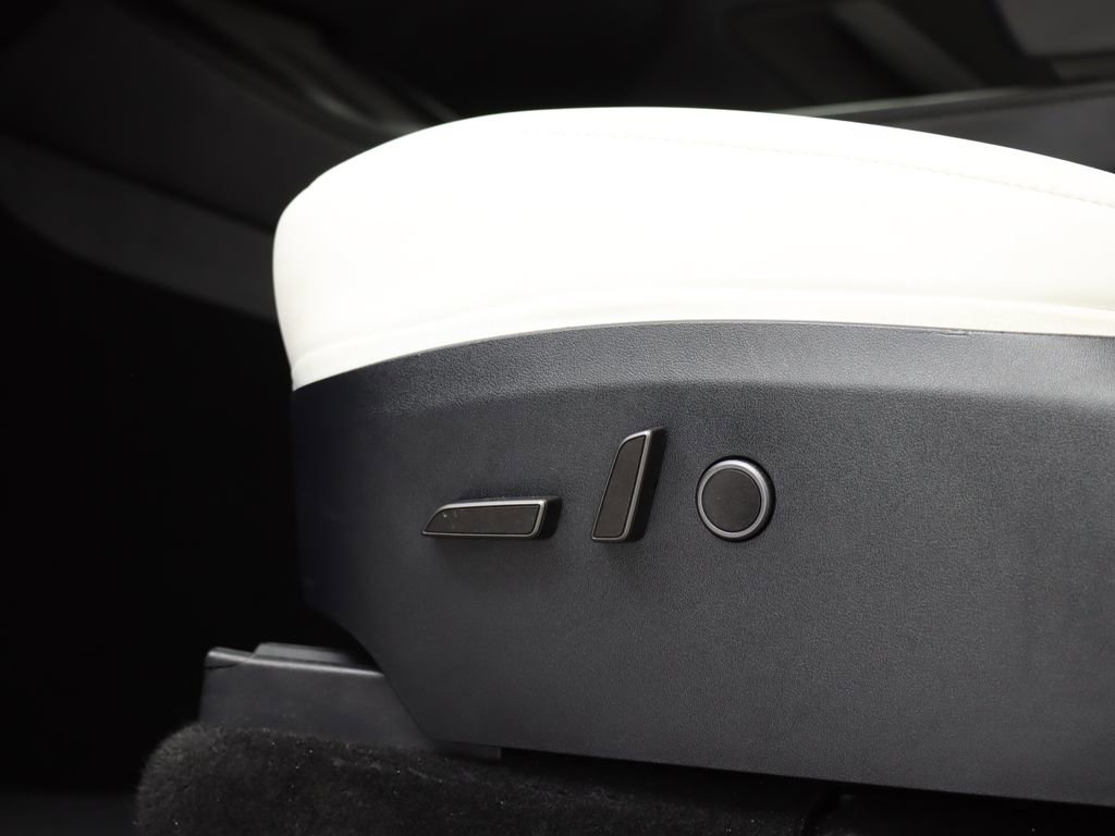Used 2024 Tesla Model Y Long Range RWD image 12