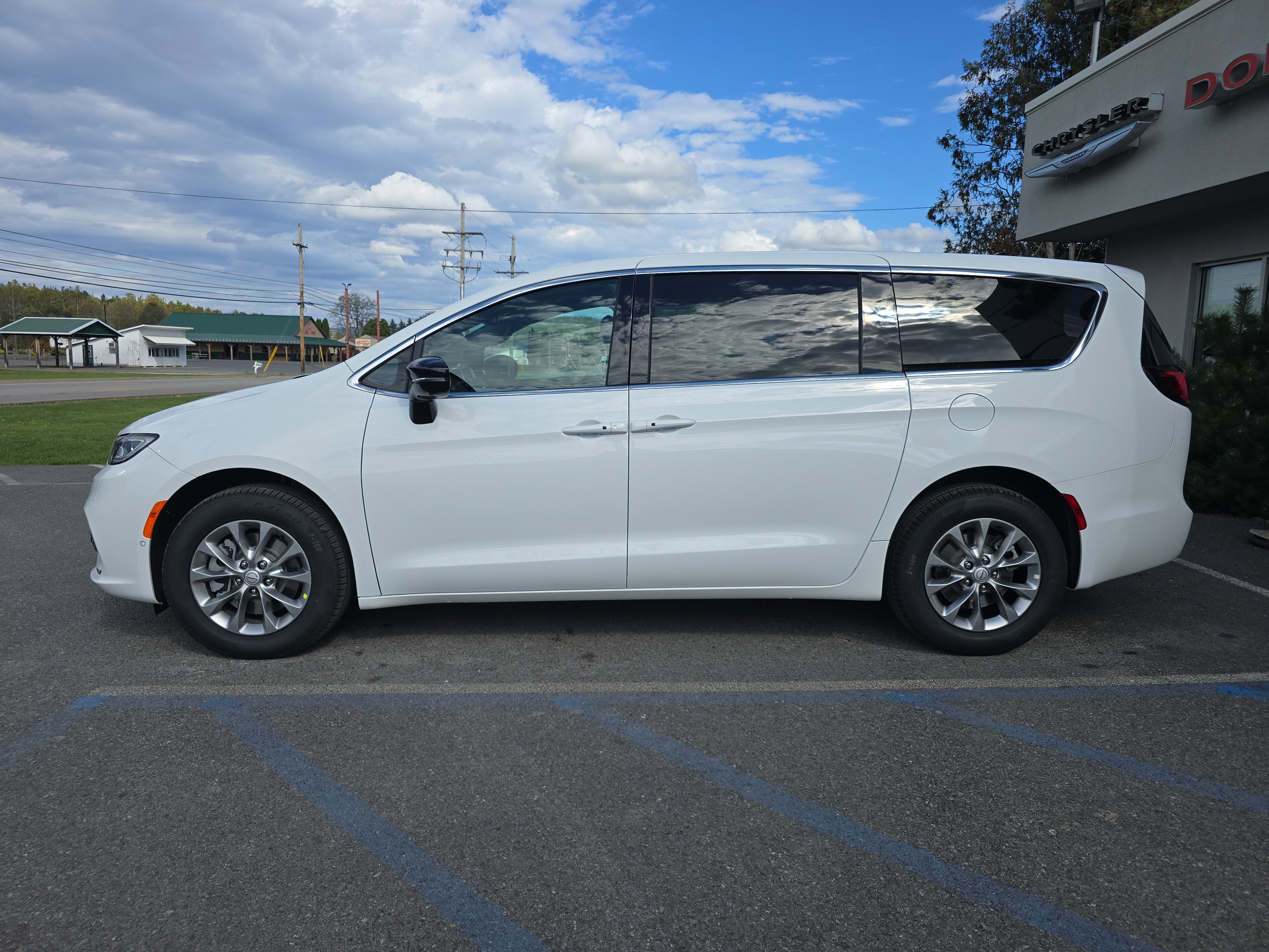 New 2026 Chrysler Pacifica Select image 7