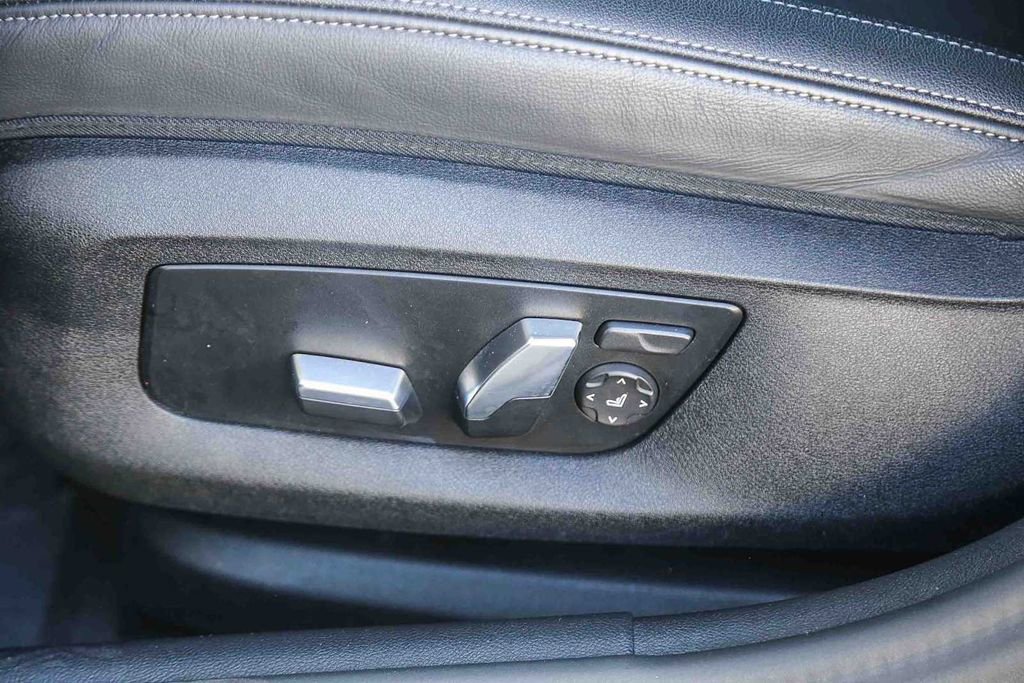 Certified 2023 BMW 530e w/ Convenience Package image 18