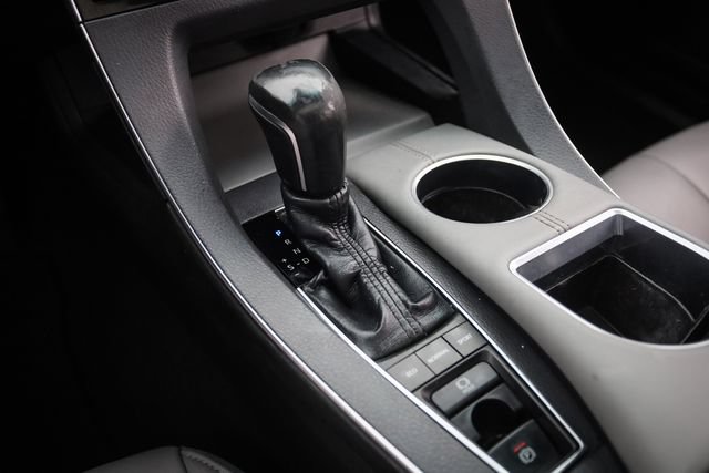Used 2020 Toyota Avalon XLE w/ Moonroof Package FWD image 38