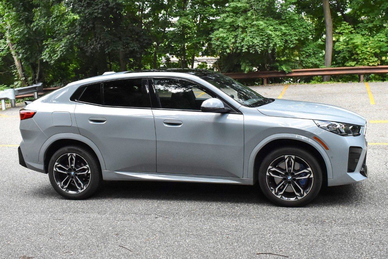 Used 2026 BMW X2 xDrive28i AWD/4WD image 9