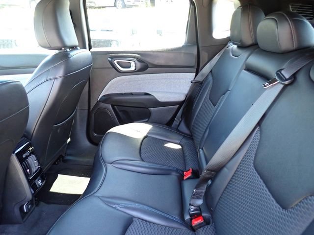 Used 2025 Jeep Compass Latitude AWD/4WD image 14