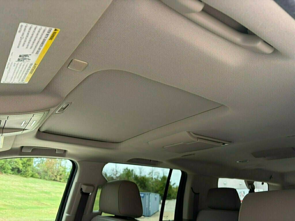 Used 2018 Chevrolet Suburban LT AWD/4WD image 27