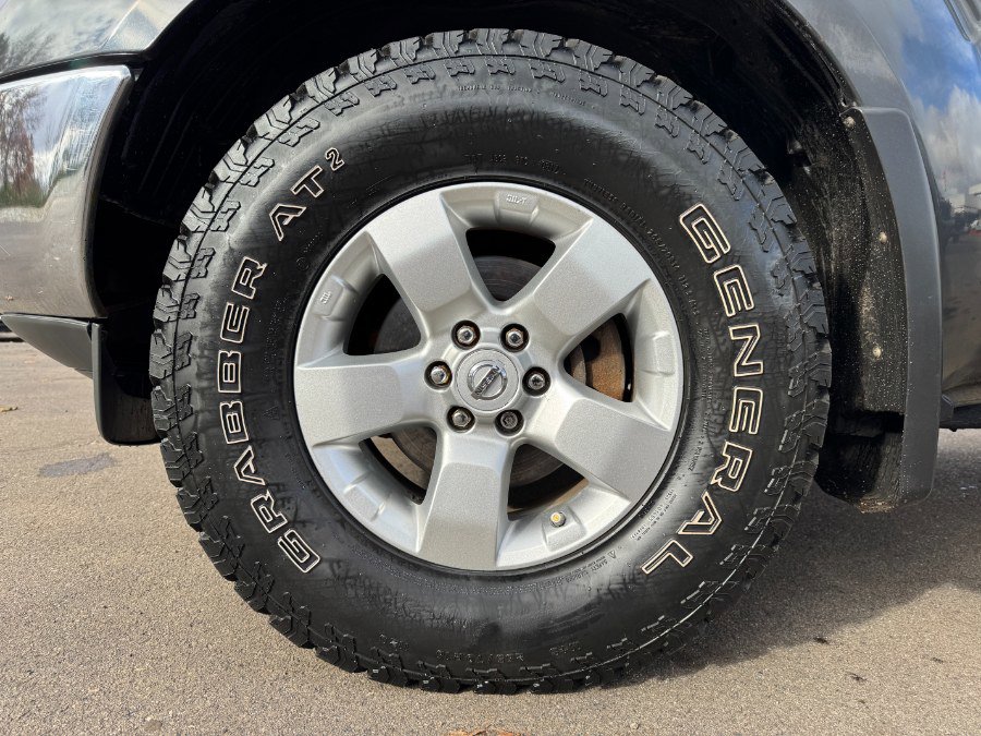 Used 2012 Nissan Frontier SV image 13