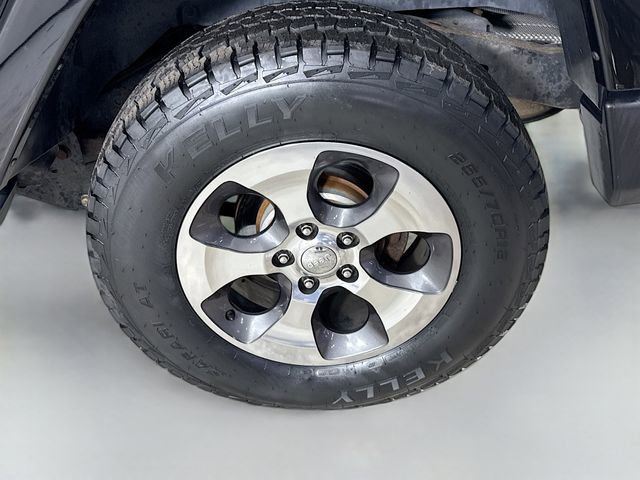 Used 2017 Jeep Wrangler Unlimited Sahara w/ Connectivity Group image 26