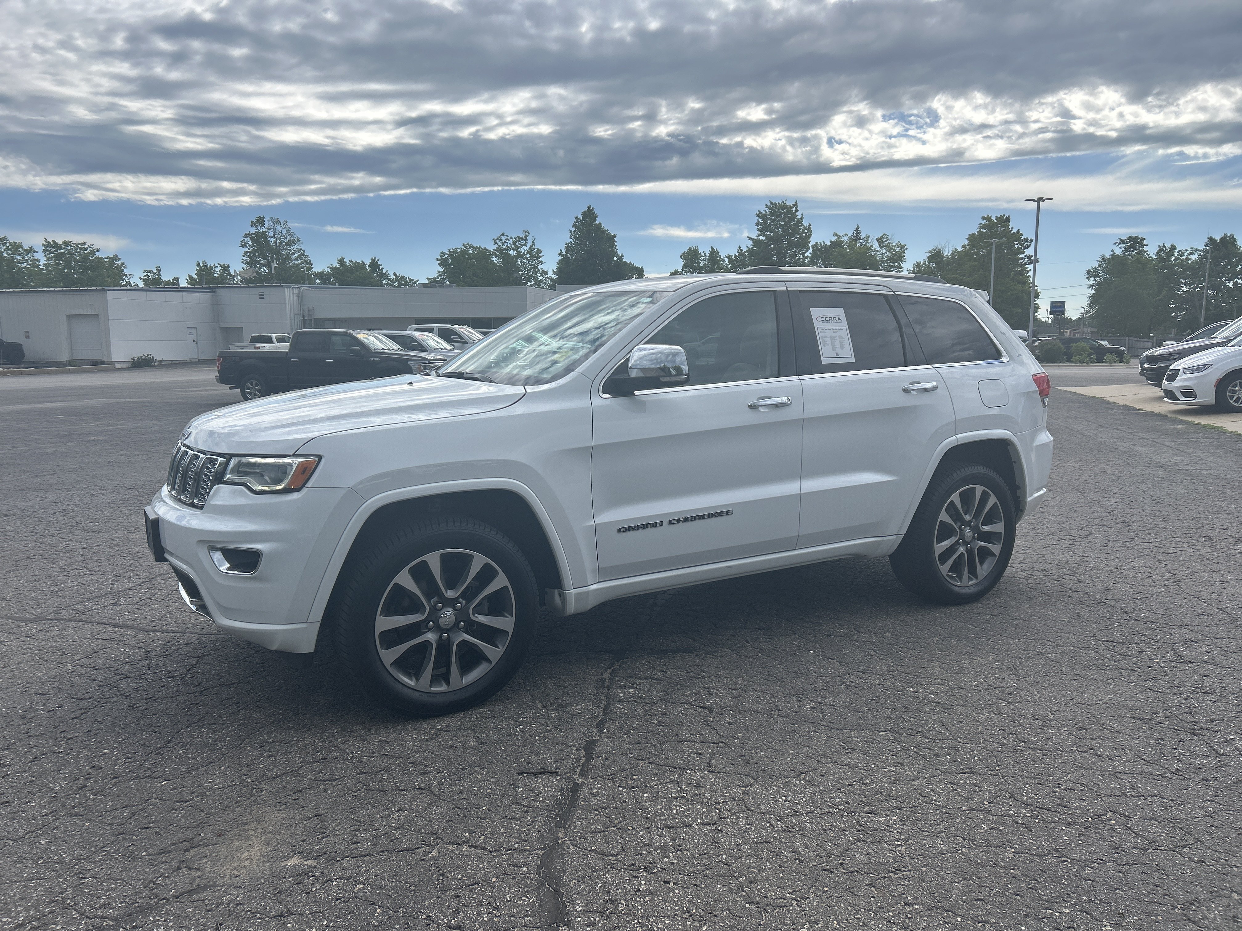 Used 2018 Jeep Grand Cherokee Overland AWD/4WD image 7