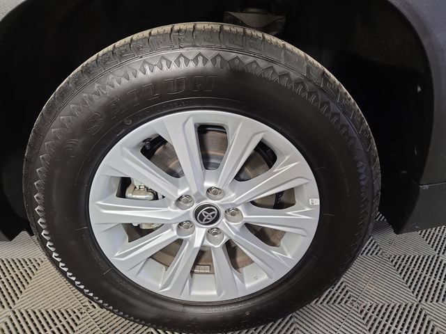 Used 2025 Toyota Grand Highlander AWD image 11