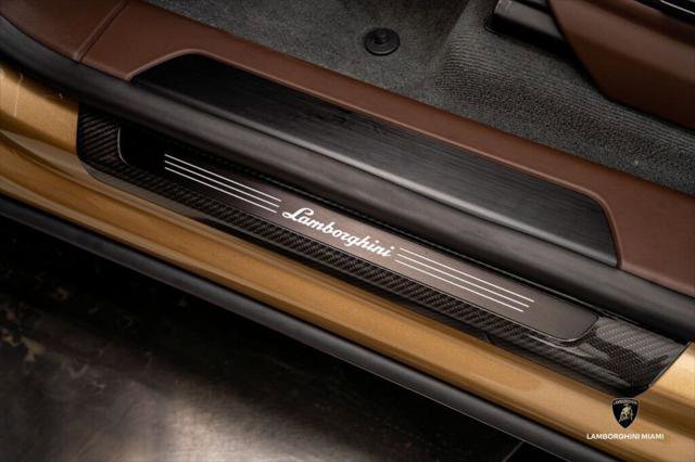 Used 2025 Lamborghini Urus SE image 24