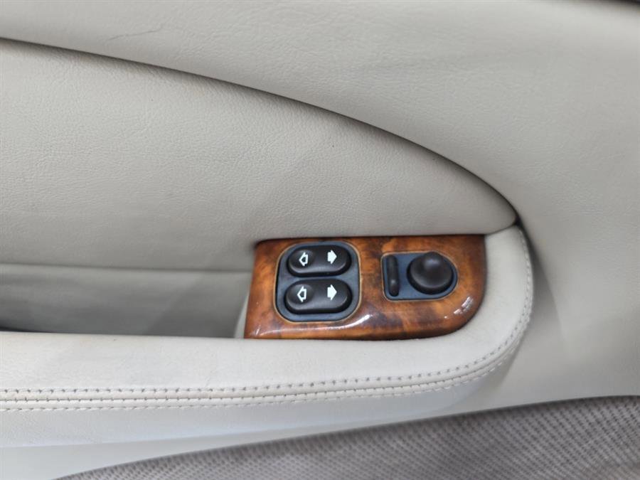 Used 2000 Jaguar XK8 Convertible image 26
