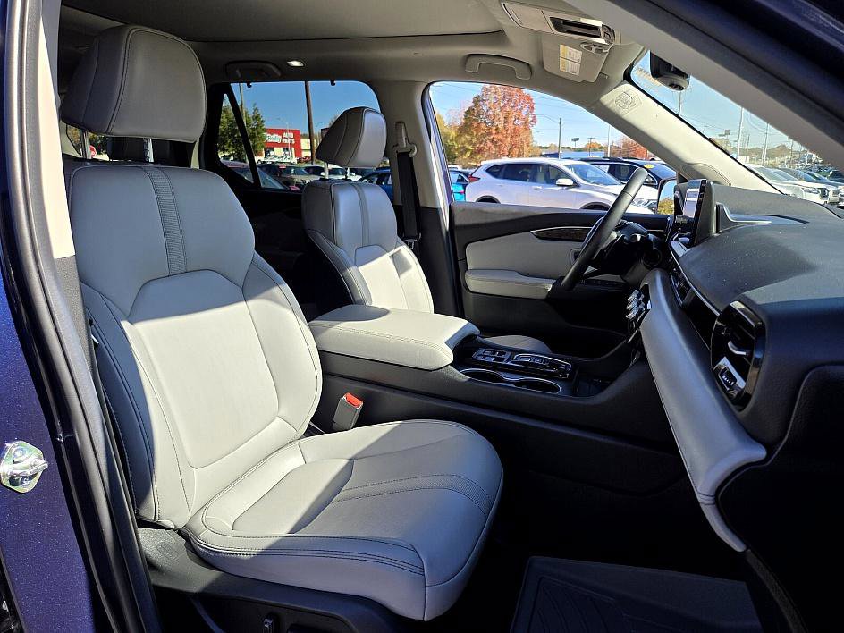 Used 2025 Honda Pilot Touring image 13