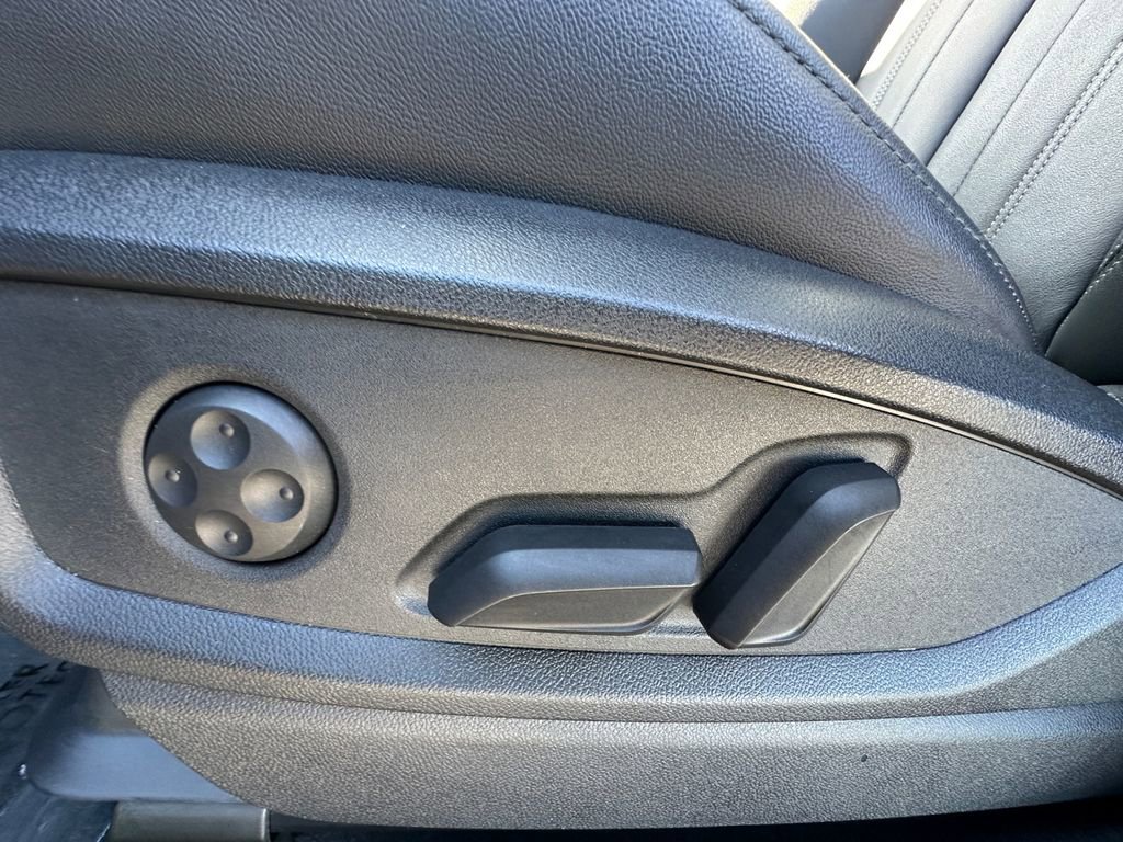 Used 2024 Audi Q5 e Premium Plus w/ Premium Plus Package image 10