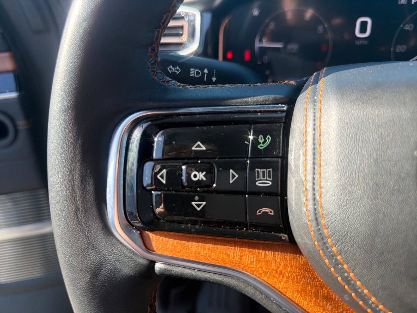 Used 2024 Jeep Grand Wagoneer Series III image 43