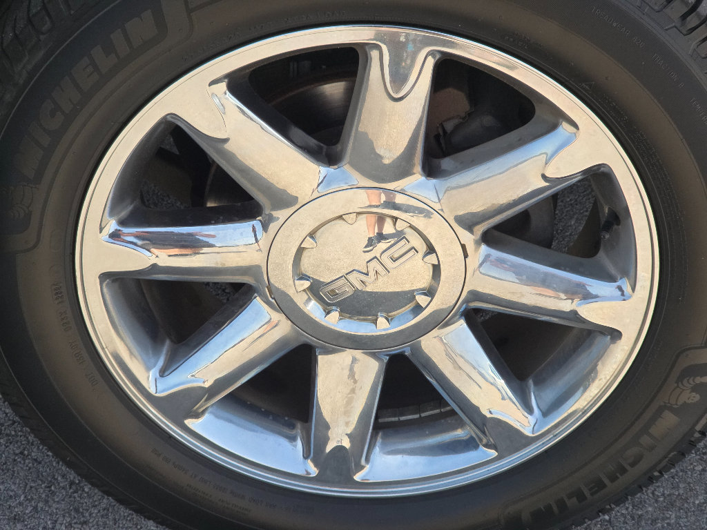 Used 2009 GMC Yukon XL Denali AWD/4WD image 3