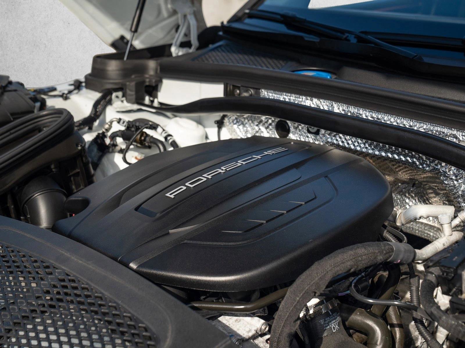Used 2020 Porsche Macan AWD/4WD image 30