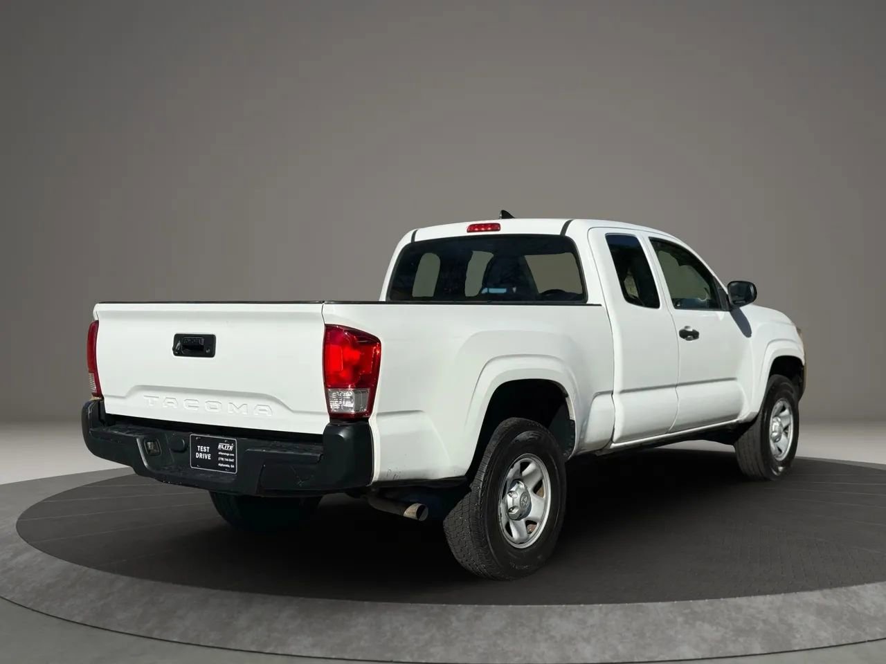 Used 2016 Toyota Tacoma SR image 4