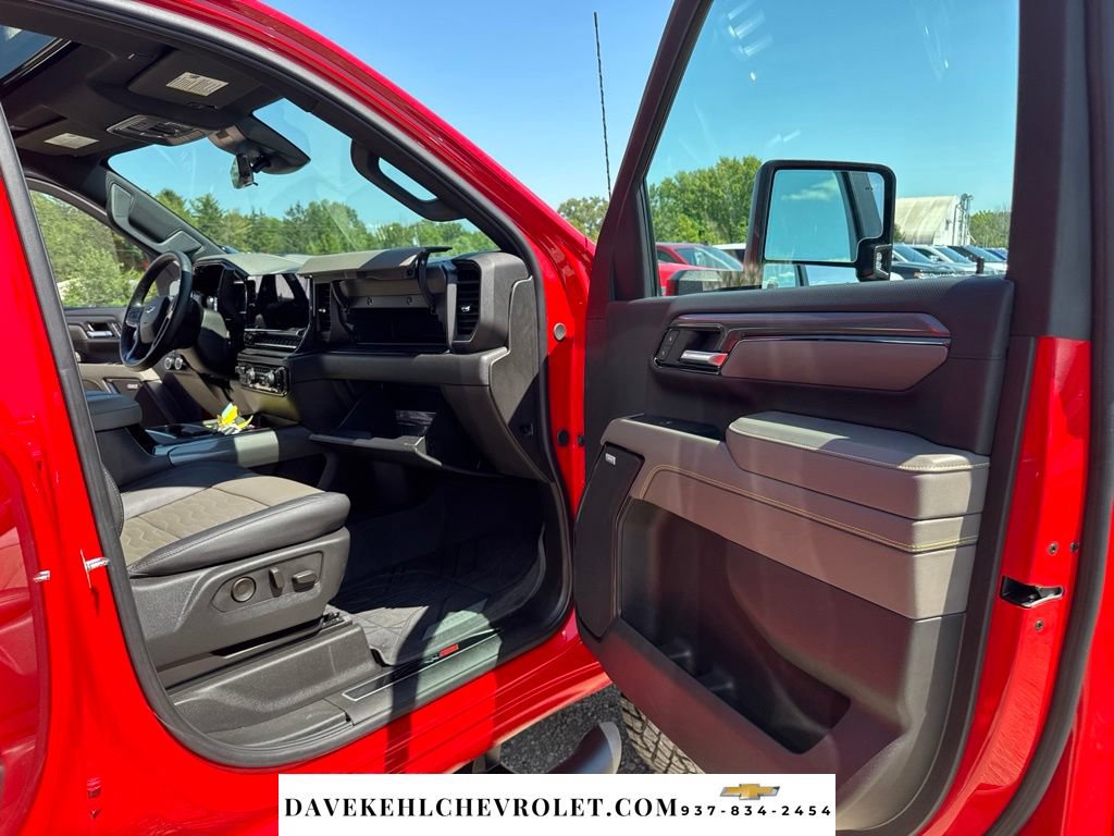 Used 2024 Chevrolet Silverado 2500 ZR2 w/ Technology Package AWD/4WD image 30