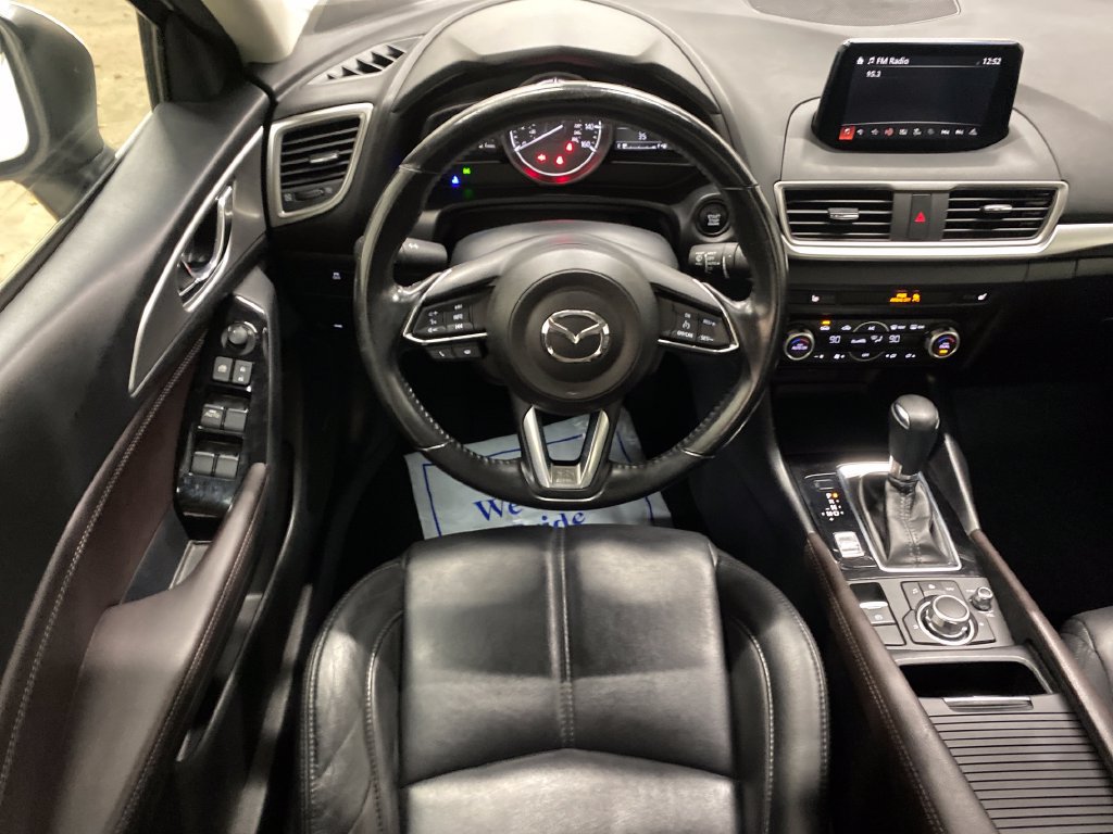 Used 2018 MAZDA MAZDA3 Touring FWD image 26