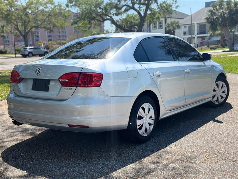Used 2013 Volkswagen Jetta SE FWD image 4