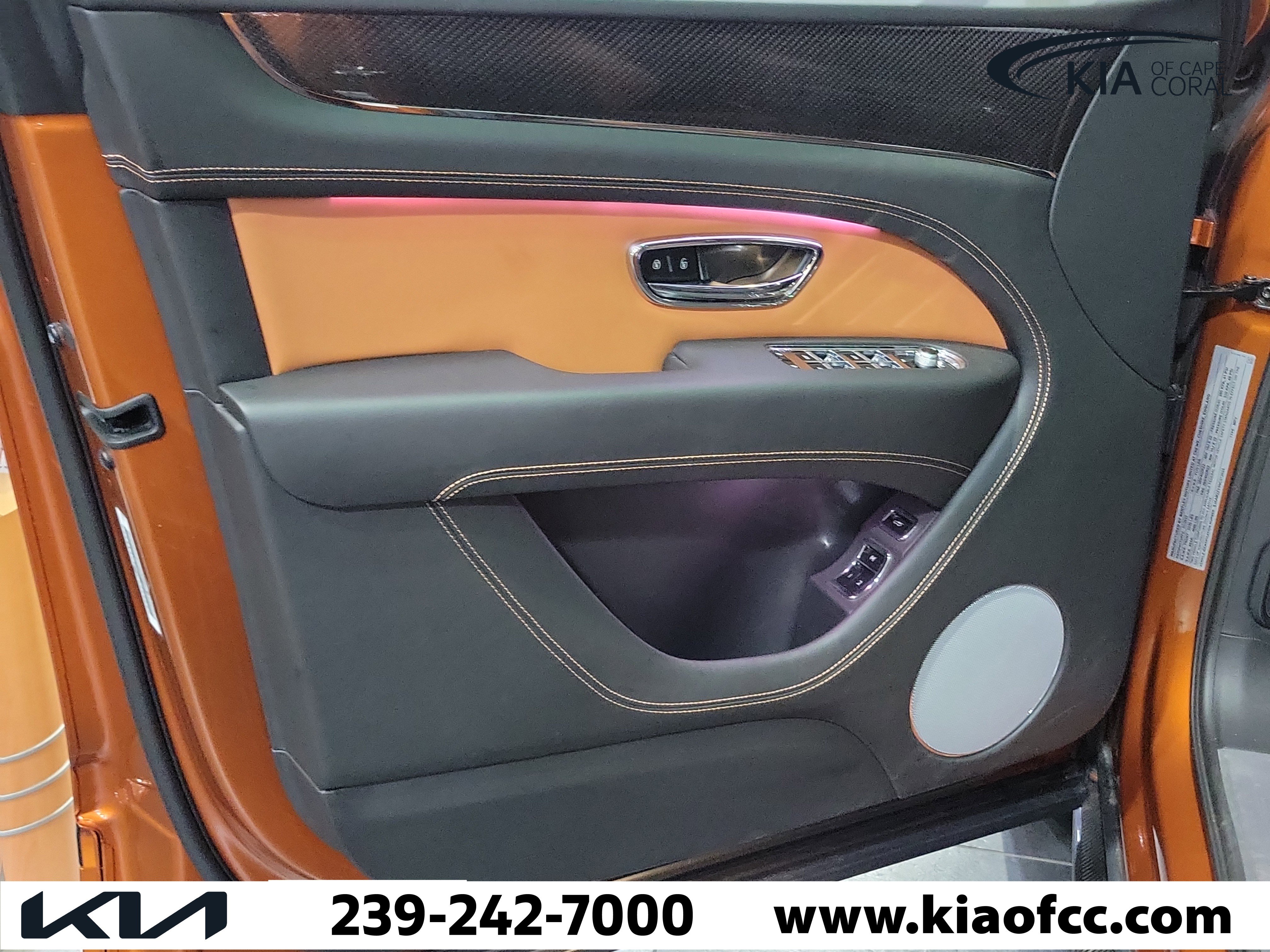 Used 2022 Bentley Bentayga image 28