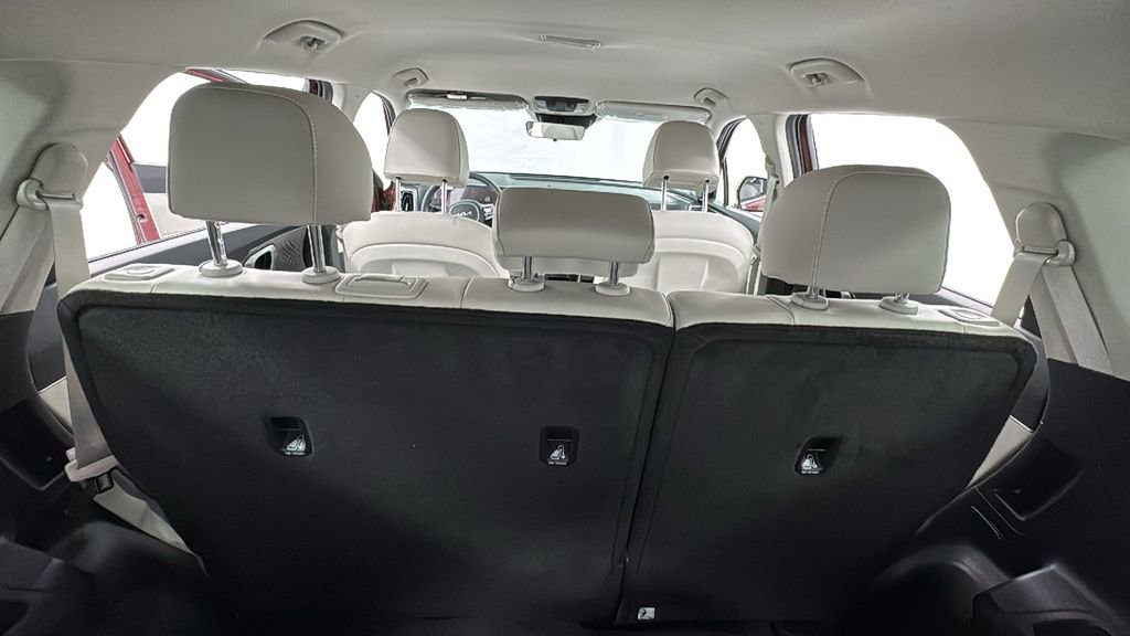 Used 2025 Kia Sorento S image 18