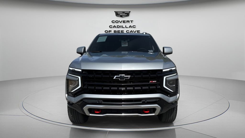 Used 2025 Chevrolet Suburban Z71 image 2