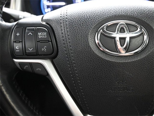 Used 2017 Toyota Highlander Limited image 29