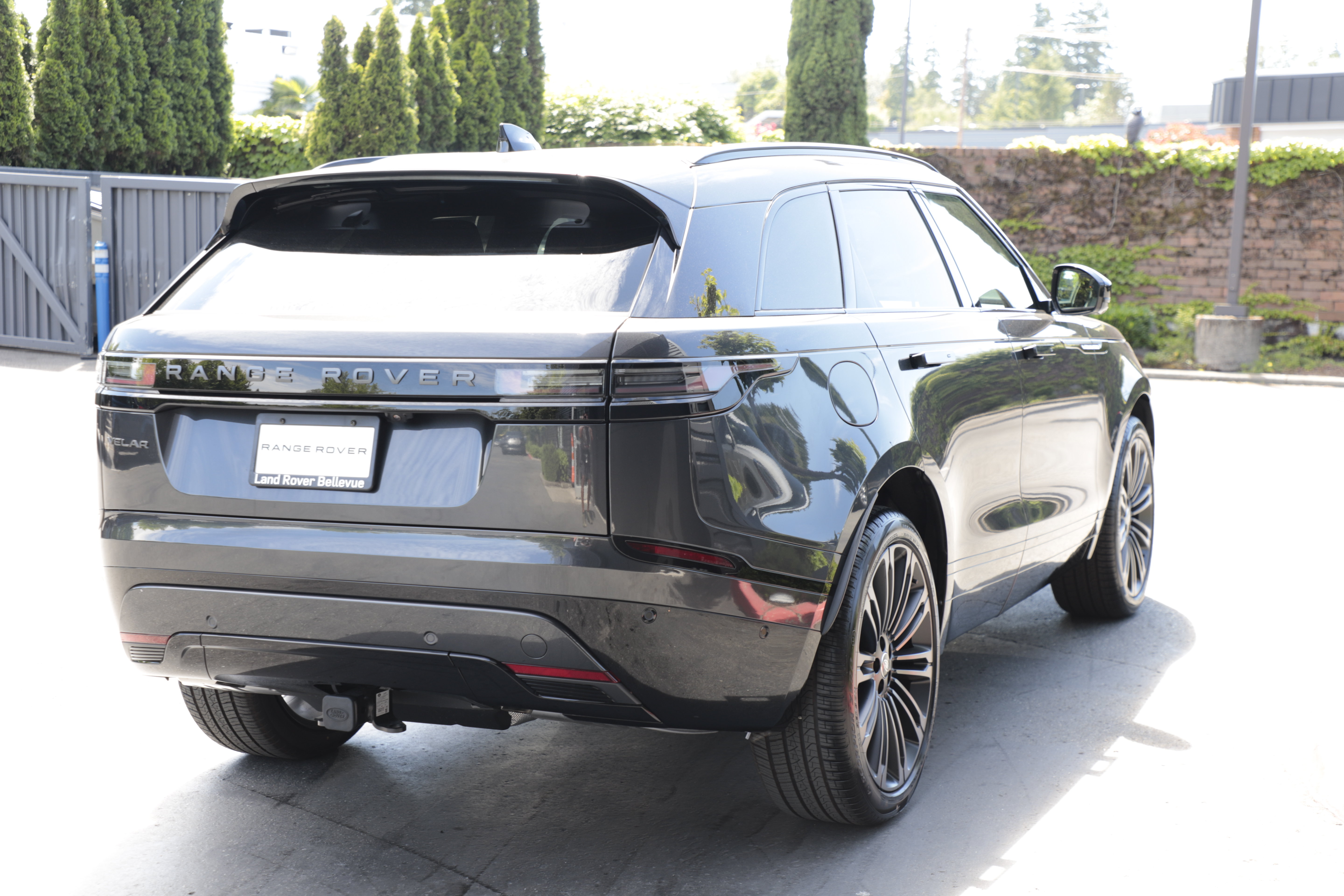 New 2026 Land Rover Range Rover Velar Dynamic SE AWD/4WD image 8