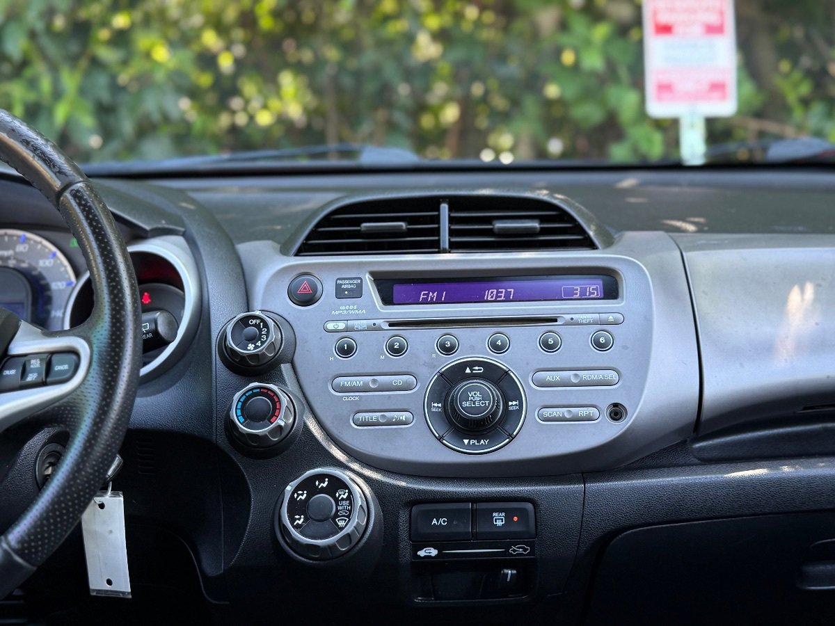 Used 2010 Honda Fit Sport image 21