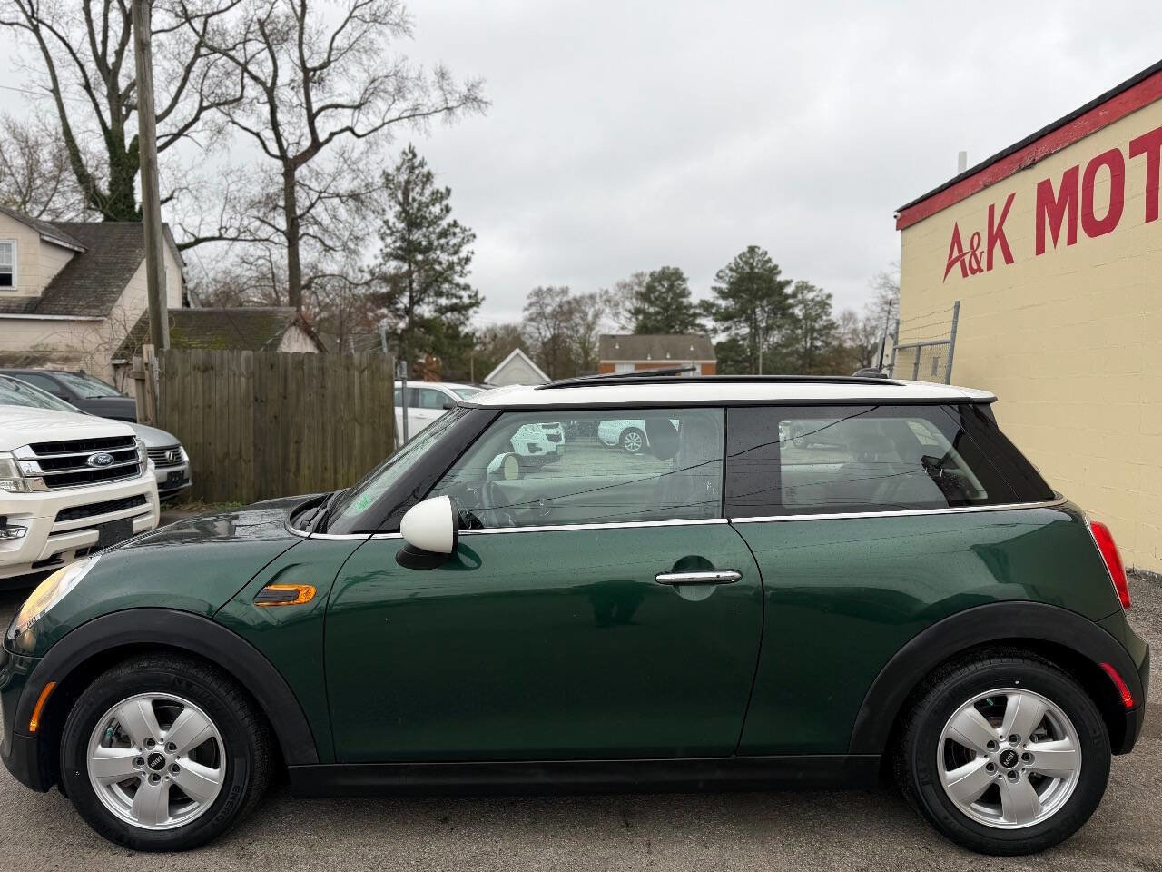 Used 2015 MINI Cooper 2-Door Hardtop image 4