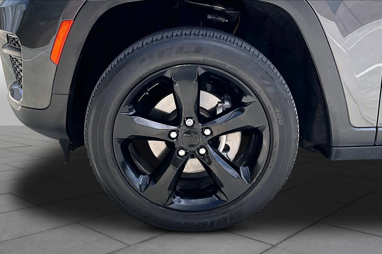 Used 2023 Jeep Grand Cherokee Altitude AWD/4WD image 11
