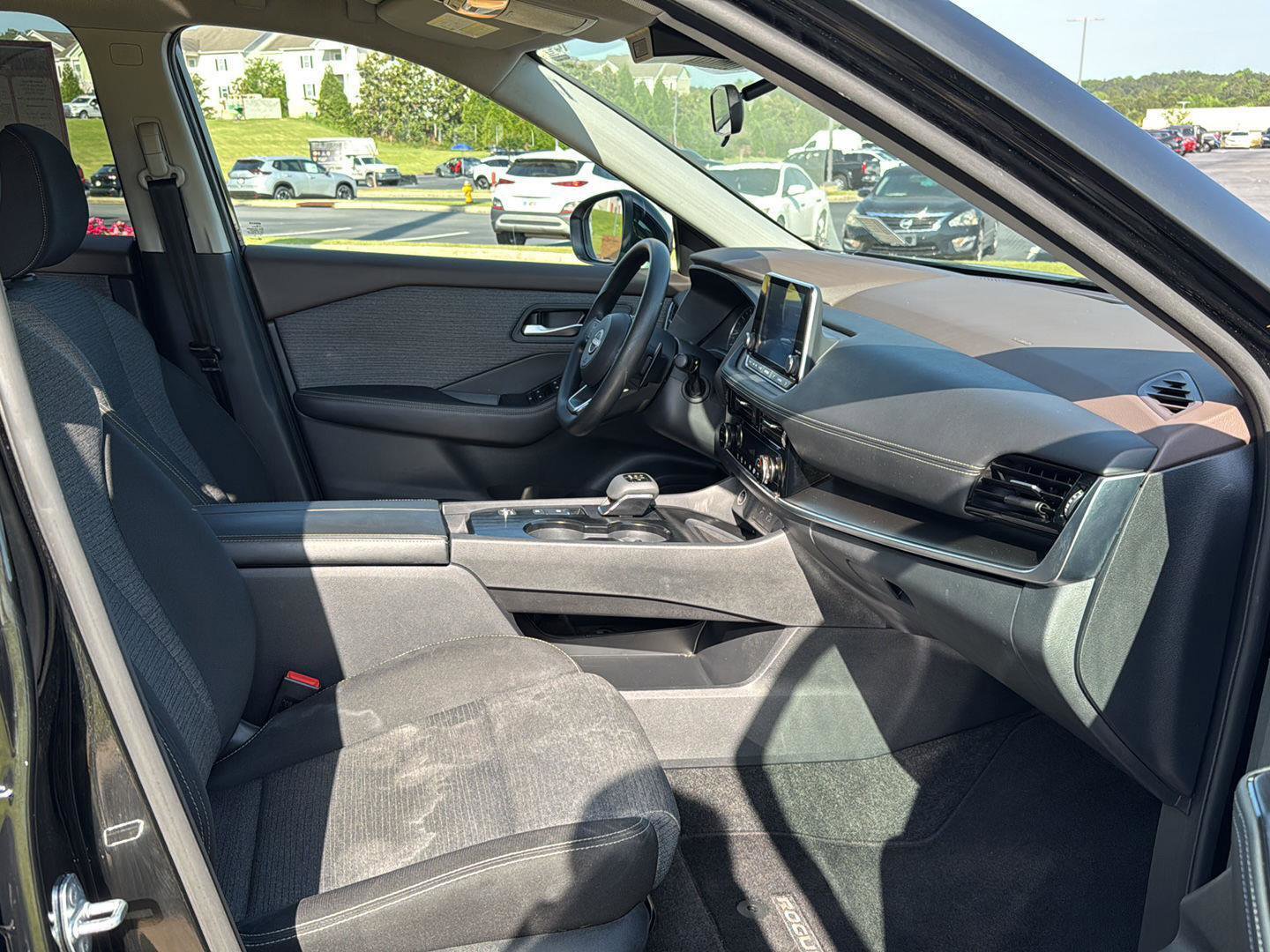 Used 2022 Nissan Rogue SV image 10