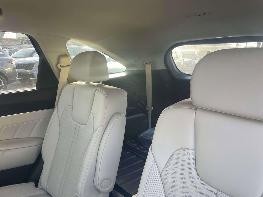 Used 2023 Kia Sorento SX Prestige image 13