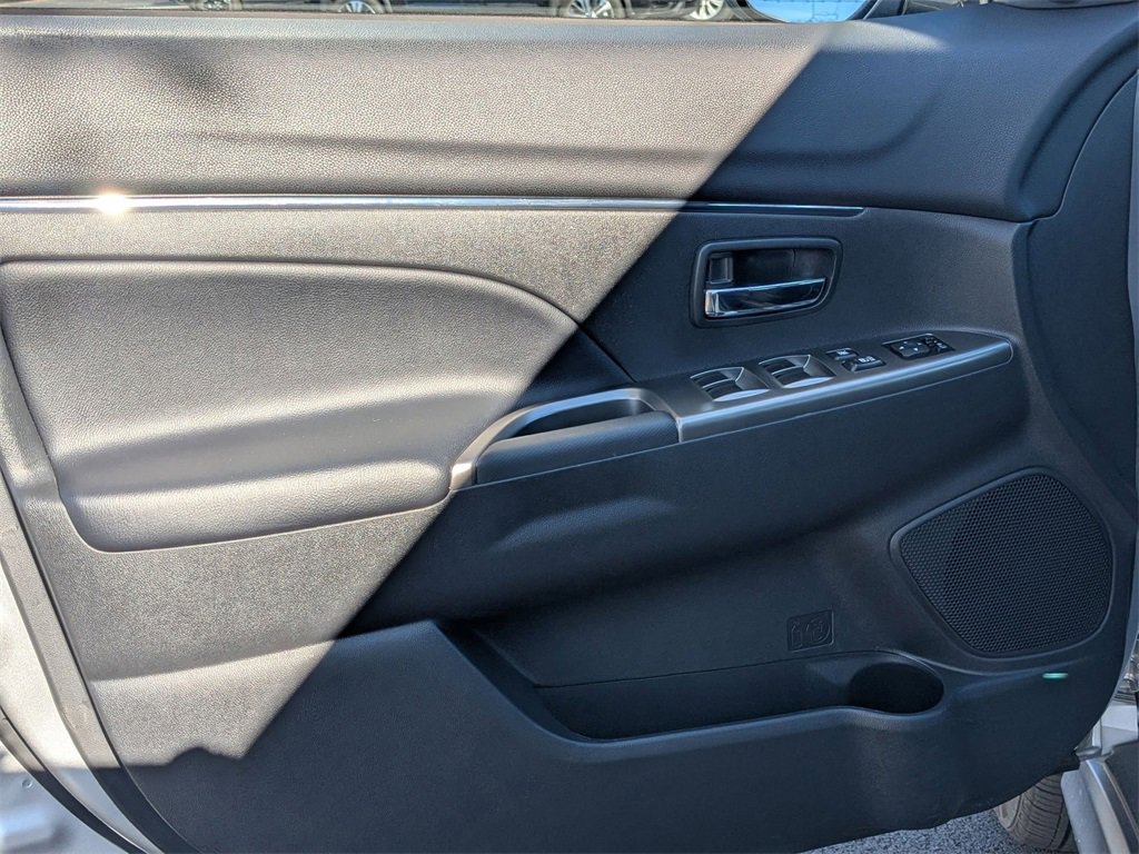 Used 2025 Mitsubishi Outlander Sport SE image 16