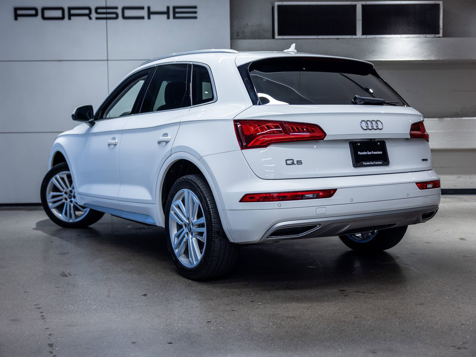Used 2019 Audi Q5 2.0T Premium Plus w/ Premium Plus Package image 3