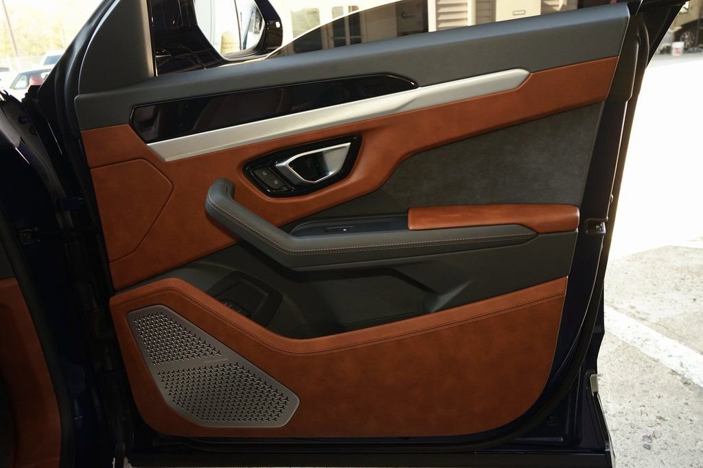 Used 2019 Lamborghini Urus image 29