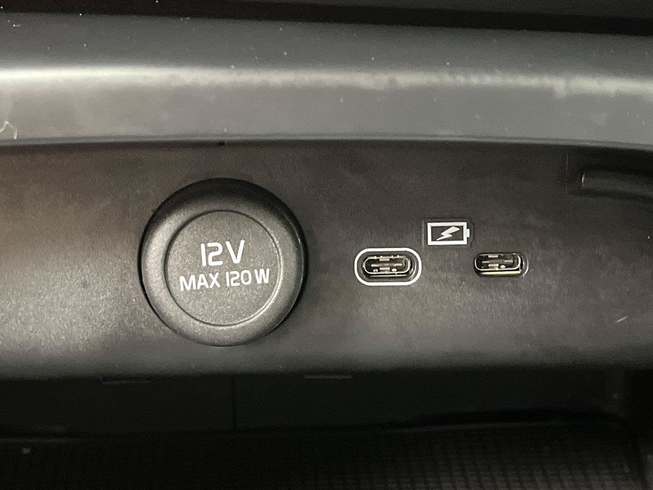 Used 2023 Volvo XC40 B5 Core AWD/4WD image 21