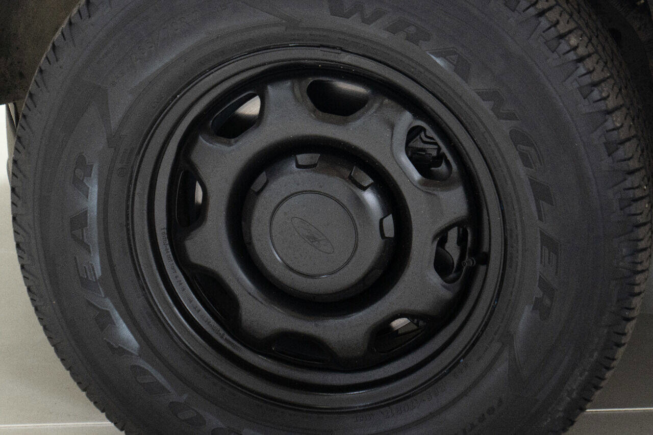 Used 2015 Ford Expedition XL image 18