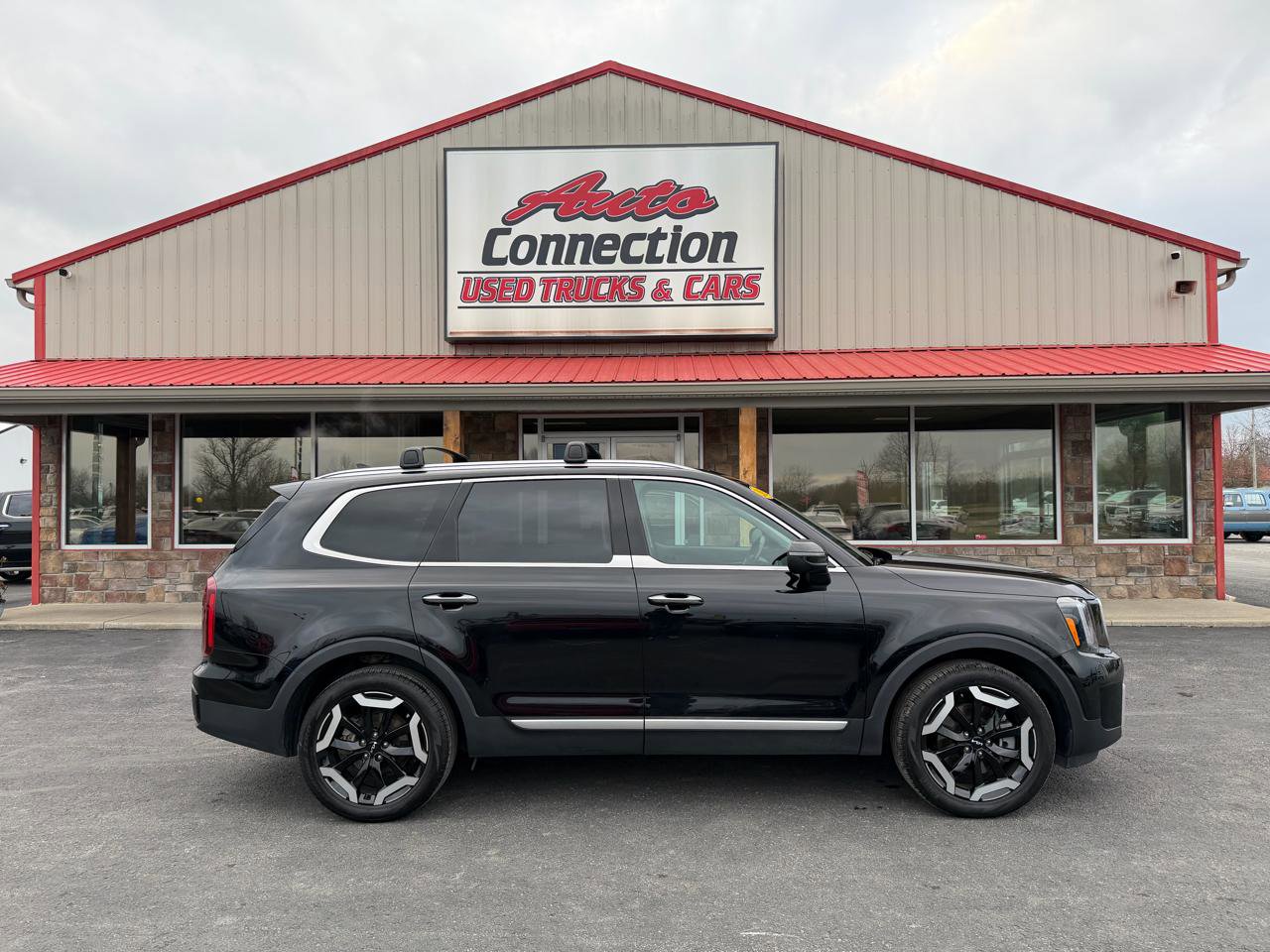 Used 2025 Kia Telluride S AWD/4WD image 3